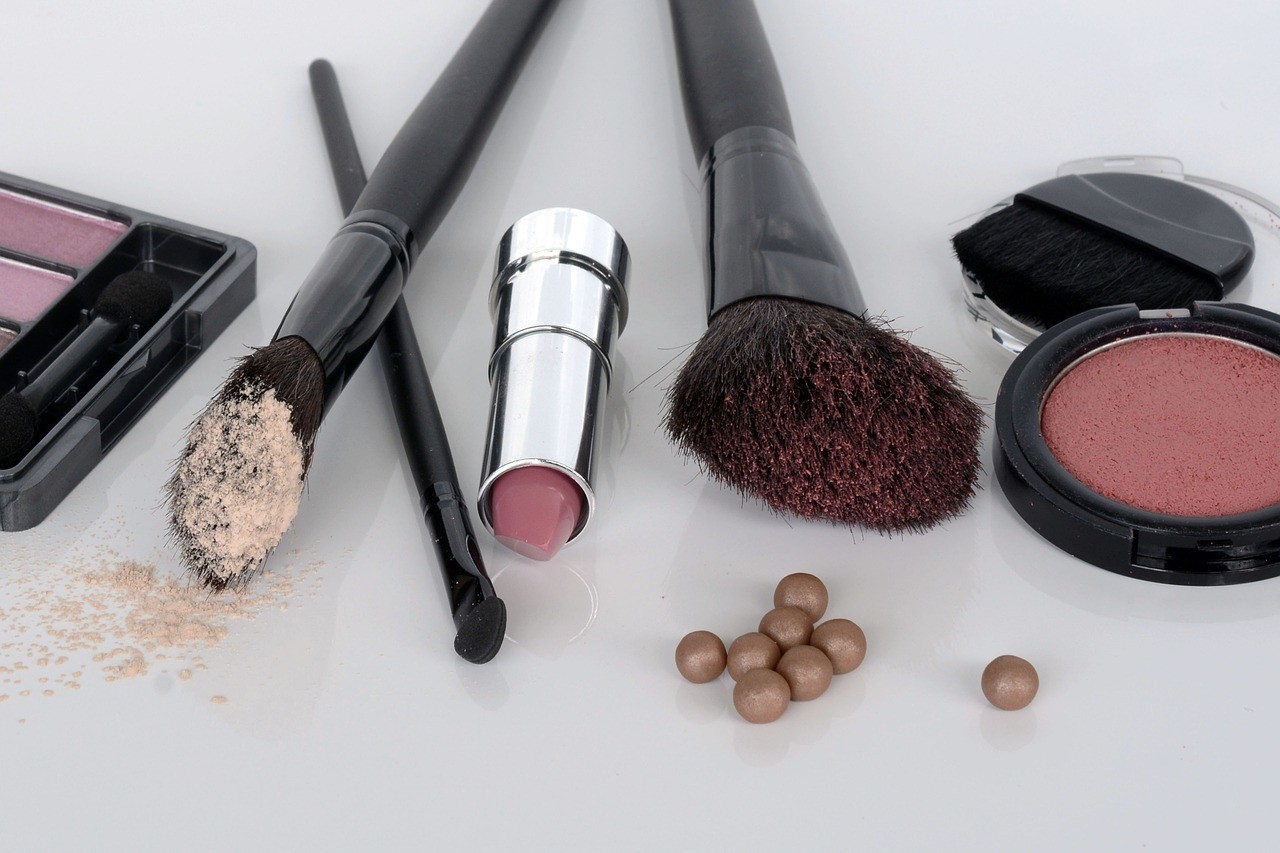 6 sposobów na przedłużenie trwałości kosmetyków do makijażu